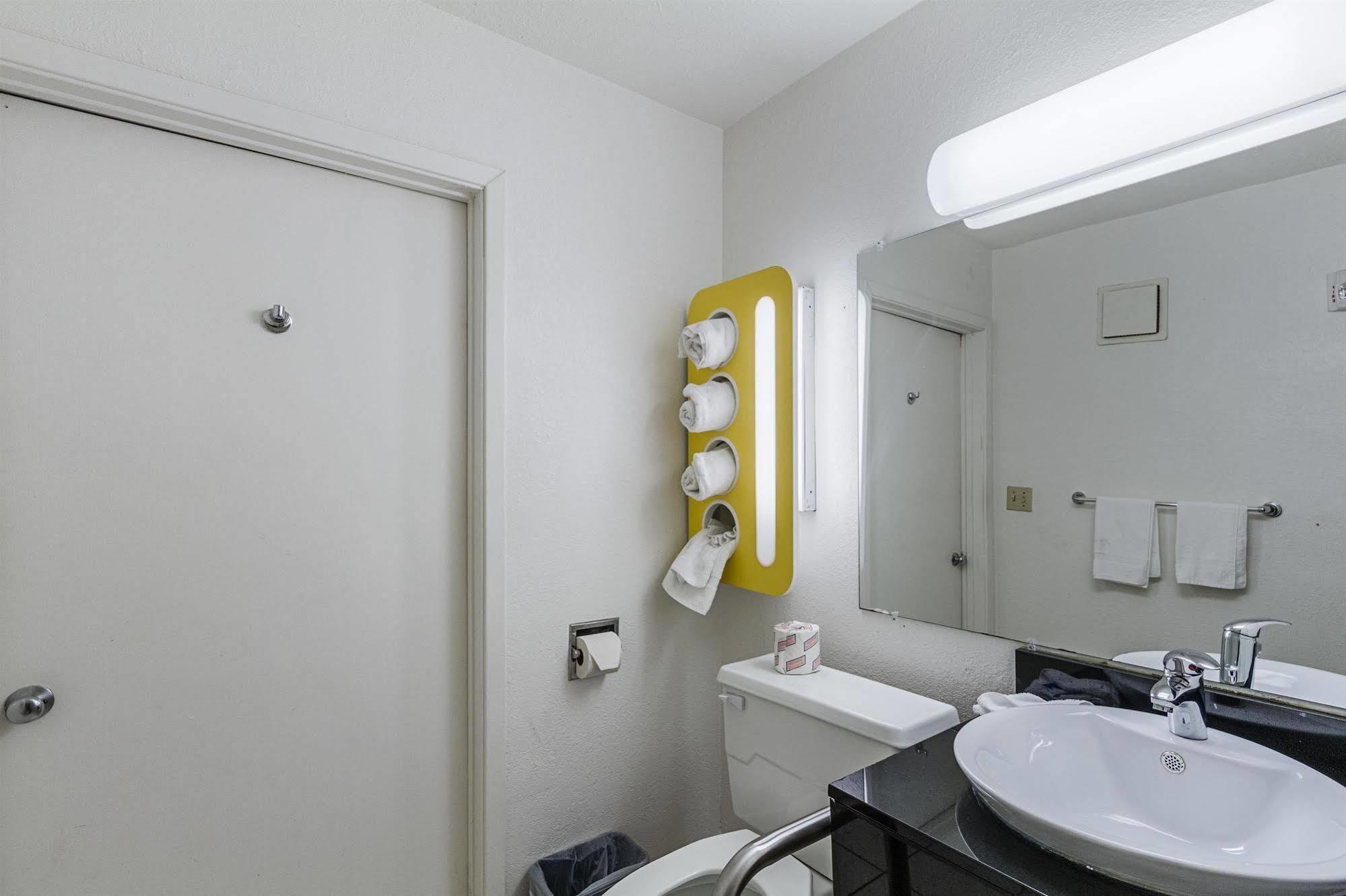 Motel 6-Oshkosh, Wi Екстер'єр фото