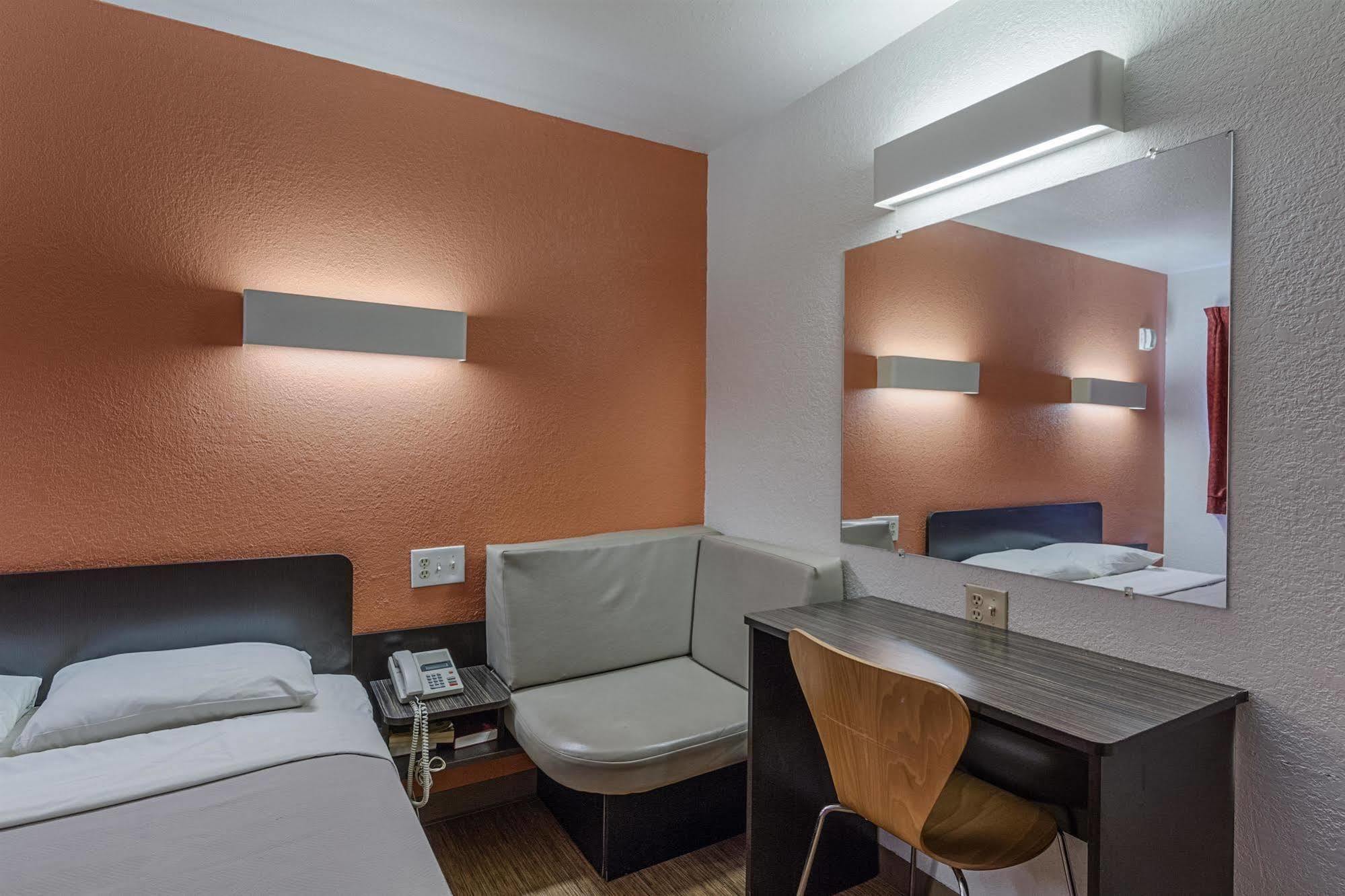 Motel 6-Oshkosh, Wi Екстер'єр фото